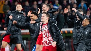 SC Freiburg jubelt gegen den RC Lens