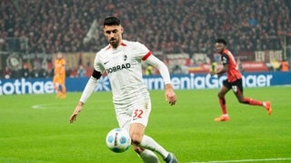 Vincenzo Grifo (SC Freiburg) beim Bundesligaspiel in Leverkusen.