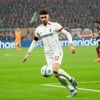 Vincenzo Grifo (SC Freiburg) beim Bundesligaspiel in Leverkusen.