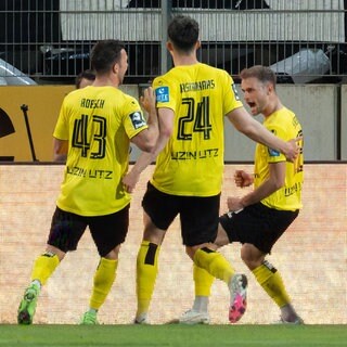 Ulmer Jubel in Halle: Leo Scienza hat den SSV Ulm 1846 Fußball beim Hallescher FC per Foulelfmeter in Führung geschossen.