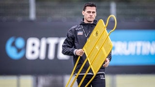 Thomas Wörle vom SSV Ulm 1846 Fußball auf dem Trainingsplatz