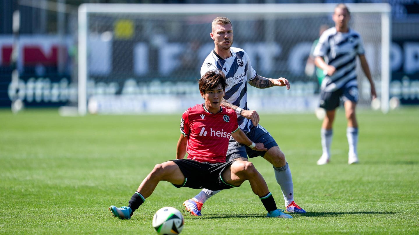 Spielszene zwischen Sandhausen und Hannover 96 II