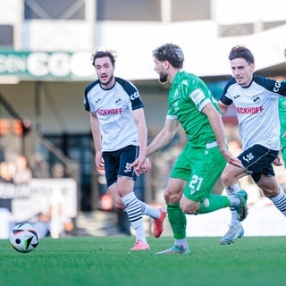 Spielszene zwischen Verl und Sandhausen (3. Liga)