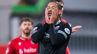 Justin Butler vom SV Sandhausen ärgert sich über eine vergebene Chance bei Hannover 96 II.