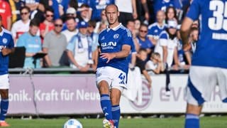 Abwehrspieler Henning Matriciani im Trikot von Schalke 04. Zukünftig wird er auf Leihbasis für Waldhof Mannheim spielen.