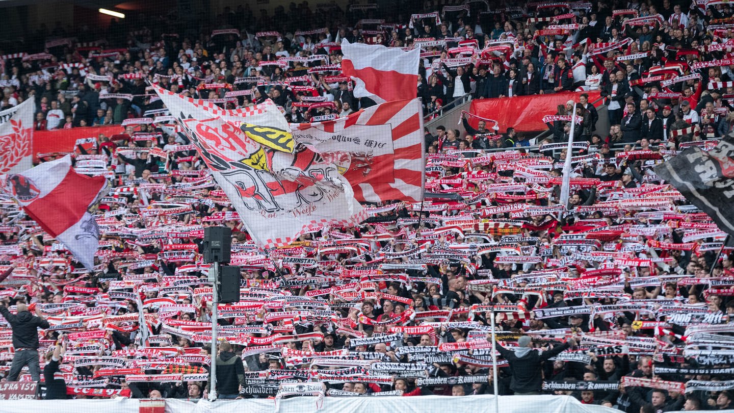 Die Fankurve des VfB Stuttgart beim Spiel gegen die TSG Hoffenheim