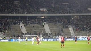 Frankfurt Fans verlassen Tribüne