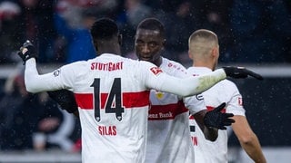 Silas (vorne) und Serhou Guirassy fehlen dem VfB Stuttgart aktuell wegen des Afrika-Cups