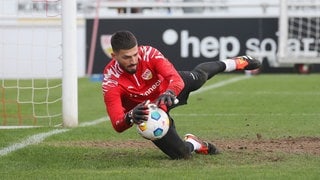 Torhüter Fabian Bredlow konnte am Donnerstag aus gesundheitlichen Gründen nicht trainieren. Wird er dem VfB Stuttgart gegen den 1. FC Köln fehlen?