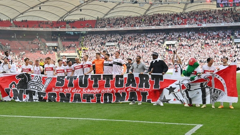 Vom Fast-Absteiger Zum Vizemeister: VfB Krönt überragende Saison ...