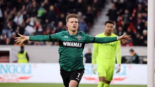 Maximilian Mittelstädt vom VfB Stuttgart freut sich über sein Tor gegen Freiburg. 