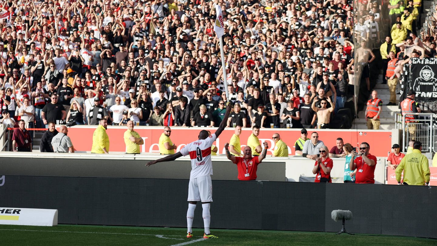 Serhou Guirassy vom VfB Stuttgart freut sich über sein Tor.