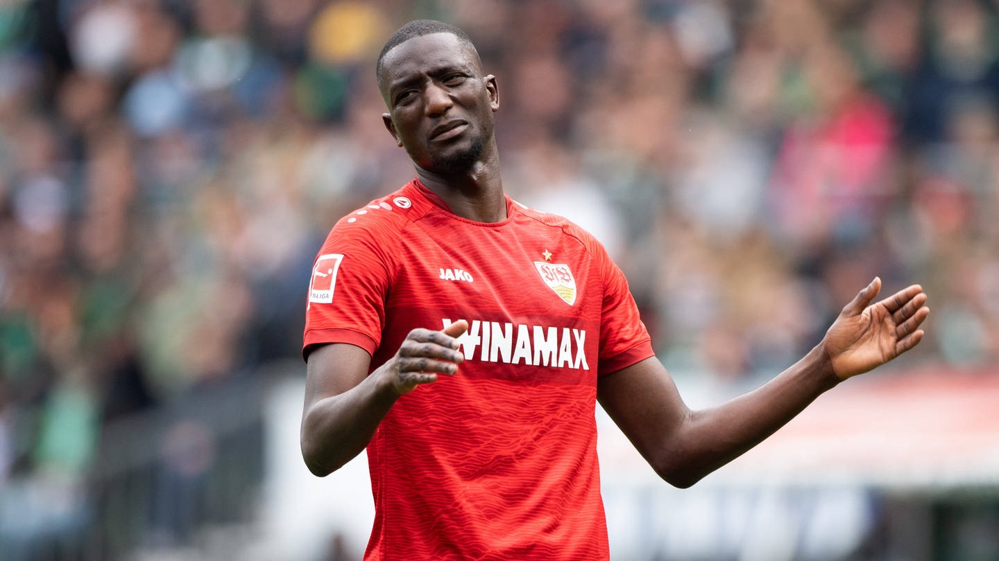 Der Wechsel von Serhou Guirassy vom VfB Stuttgart zum BVB galt eigentlich nur noch als Formsache. Doch bei einer Routine-Untersuchung gibt es Komplikationen.