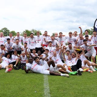 Mannschaftsfoto: Die U21 des VfB Stuttgart steigt in die 3. Liga auf 