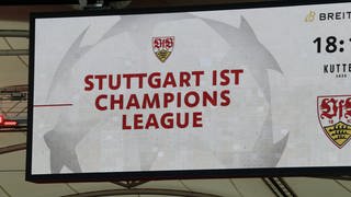 Anzeigetafel im Stadion des VfB Stuttgart nach der erfolgreichen Qualifikation für die Champions League.