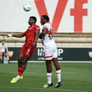 Dan-Axel Zagadou (re.) ist zurück auf dem Platz