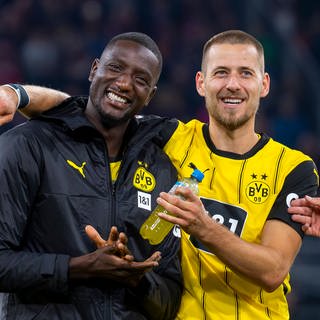 Serhou Guirassy und Waldemar Anton nach dem 4:2-Heimsieg von Borussia Dortmund gegen den 1. FC Heidenheim.