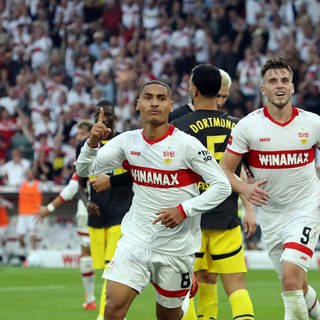 Enzo Millot bejubelt das 3:0 gegen den BVB