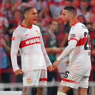 Enzo Millot und Deniz Undav vom VfB Stuttgart