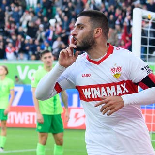 Deniz Undav vom VfB Stuttgart freut sich über seinen späten Ausgleichstreffer. 