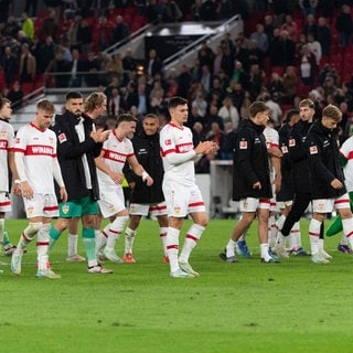 Der VfB Stuttgart bedankt sich nach dem Remis gegen Hoffenheim bei den eigenen Fans