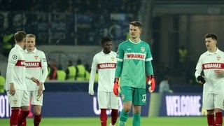 Enttäuschte Spieler des VfB Stuttgart nach dem 0:2 gegen Bergamo