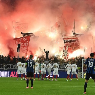 Europa League: Pyrotechnik beim Spiel VfB Stuttgart gegen Atalanta Bergamo