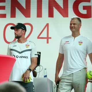 Die Sportchefs des VfB Stuttgart glauben fest daran, dass Trainer Sebastian Hoeneß seinen Vertrag bis Sommer 2027 erfüllen wird.