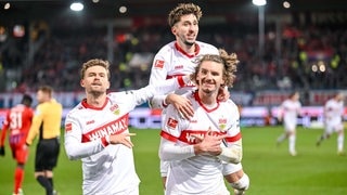 Nick Woltemade bejubelt seinen Treffer zum 3:1 für den VfB Stuttgart in Heidenheim