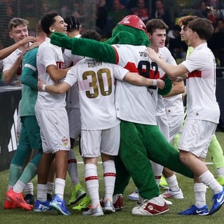 Spieler des VfB Stuttgart jubeln beim Junior Cup 2025