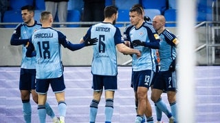 Slovan Bratislava Spieler Marko Tolic, Nino Marcelli, Kevin Wimmer, David Strelec und Vladimir Weiss beim Jubel gegen Dunajska Streda.