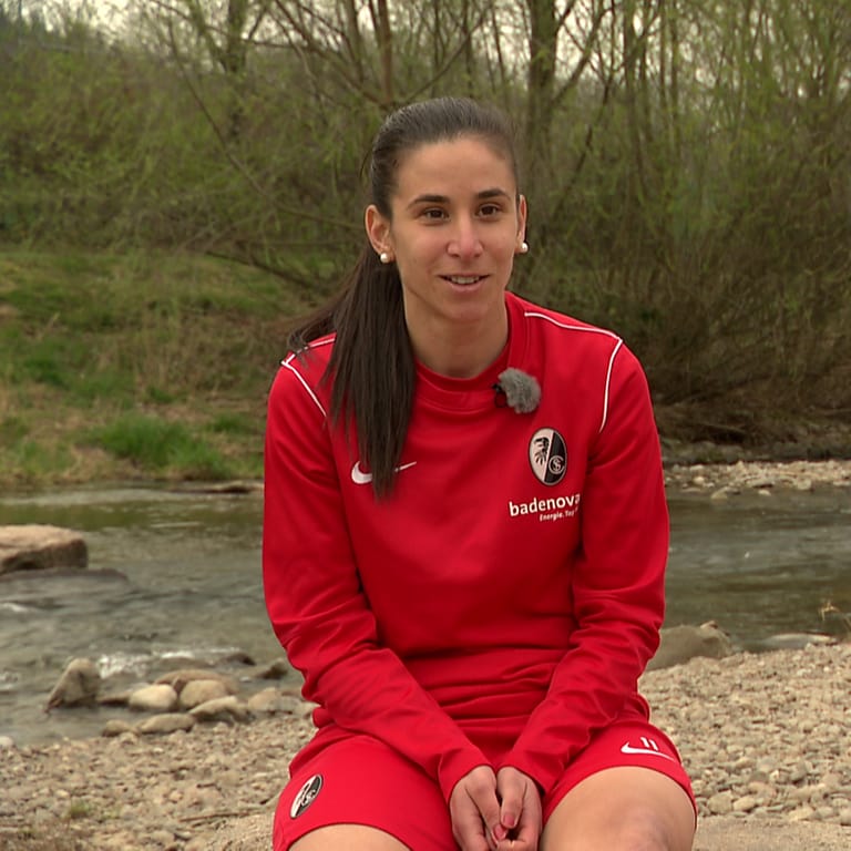 Ereleta Memeti und Hasret Kayikci, Spielerinnen beim SC Freiburg, im SWR-Interview.