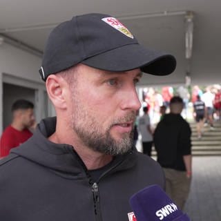 VfB-Trainer Sebastian Hoeneß im Interview.