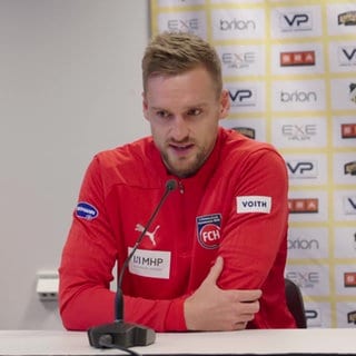 Patrick Mainka auf einer Pressekonferenz über den erwarteten Fan-Support.