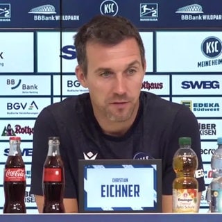 Christian Eichner (Trainer Karlsruher SC) auf Pressekonferenz