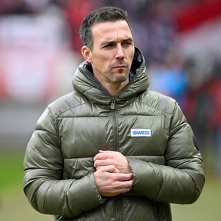 Christian Eichner (Trainer Karlsruher SC) vor dem Spiel gegen 1. FC Kaiserslautern