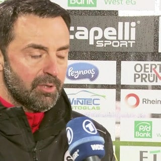 Sreto Ristic, Trainer des SV Sandhausen, gibt ein Interview.