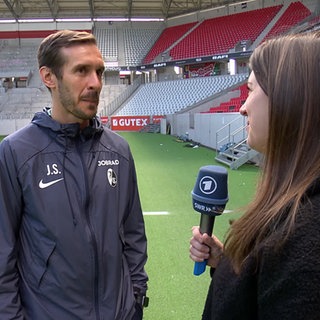 Julian Schuster vom SC Freiburg im Interview mit SWR Sport