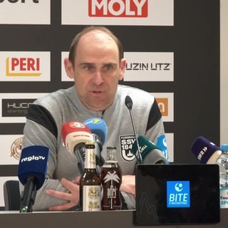 Robert Lechleiter (neuer Trainer SSV Ulm 1846 Fußball) auf der Vorstellungs-Pressekonferenz