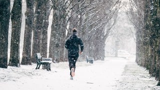 Jogger im Schnee