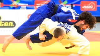 Pierre Ederer (weißer Anzug) beim EJU Junior European Cup 2022 in Graz, Österreich.