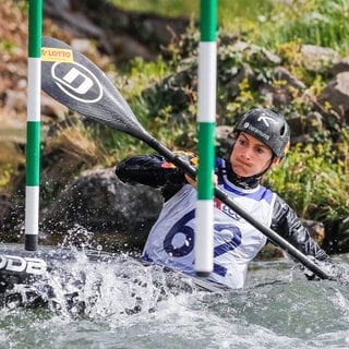 Ricarda Funk wird Zweite beim Kanuslalom-Weltcup in Augsburg. 