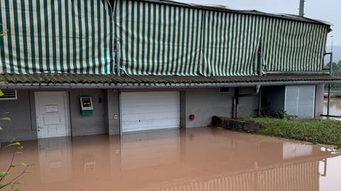 Sportplätze wie der des TSV Miedelsbach waren nach dem Hochwasser überflutet