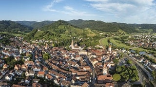 Die Stadt Gengenbach liegt inmitten von Weinbergen. Der TV Gegnenbach ist sein Projekt "natürlich Fit im Weinberg" mit dem silbernen Stern des Sportes ausgezeichnet worden. 