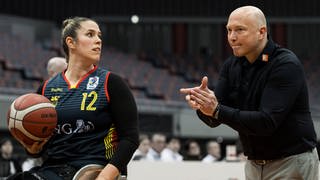 Rollstuhlbasketball-Nationalspielerin Nathalie Passiwan und Bundestrainer Dirk Passiwan