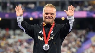 Niko Kappel aus Deutschland freut sich über seine Silbermedaille