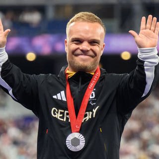 Niko Kappel aus Deutschland freut sich über seine Silbermedaille