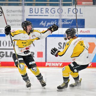 Spielerinnen der Mad Dogs Mannheim jubeln.