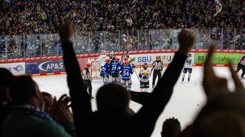 Jubel bei den Fans der Schwenninger Wild Wings