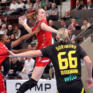 Spielszene im Topspiel der Handball-Bundesliga der Frauen zwischen HB Ludwigsburg und Borussia Dortmund